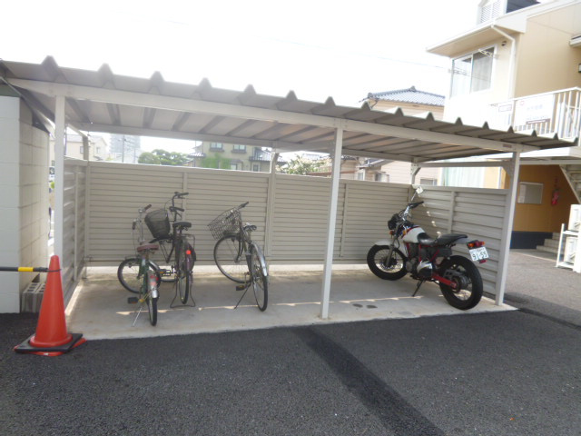 モンシャトー中央のその他共用部分|自転車置き場