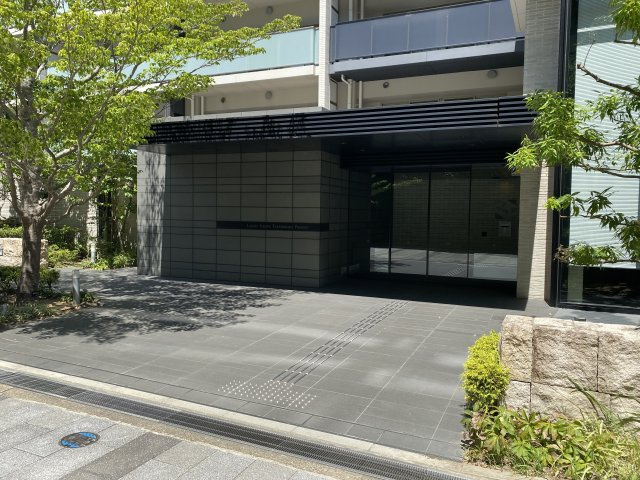 ローレルスクエア高の原プレミストのエントランス|清潔なエントランスです