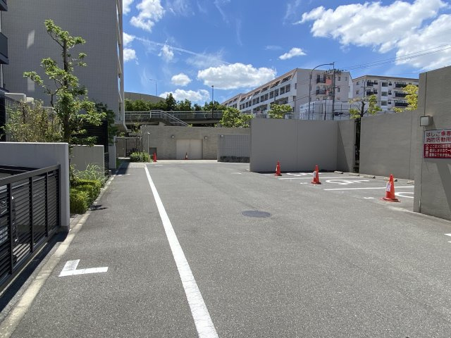 ローレルスクエア高の原プレミストの駐車場|カースペースがあります