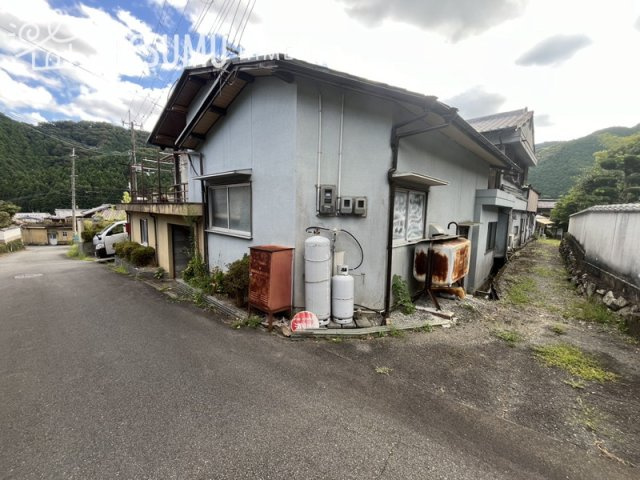 姫路市夢前町護持/中古戸建の前面道路含む現地写真