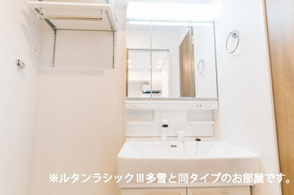 【洗面所】 | カルム栄町Ⅰ | ゆったりとスペースのある洗面所