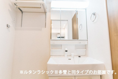 【洗面所】 | カルム栄町Ⅰ | ゆったりとスペースのある洗面所