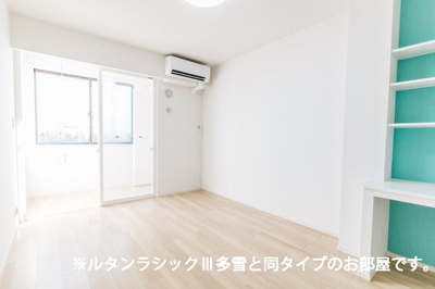 【居間・リビング】 | カルム栄町Ⅱ | ゆったり過ごせるリビングです