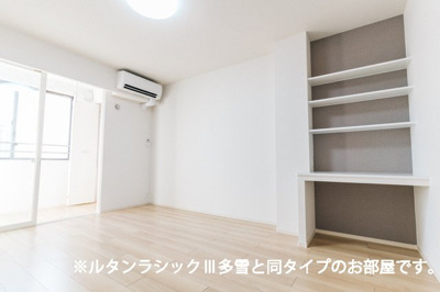 【居間・リビング】 | カルム栄町Ⅱ | ゆったりとした居間です