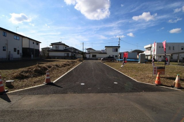 筑西市下川島の前面道路含む現地写真|共有通路を東側より（2021年11月撮影）