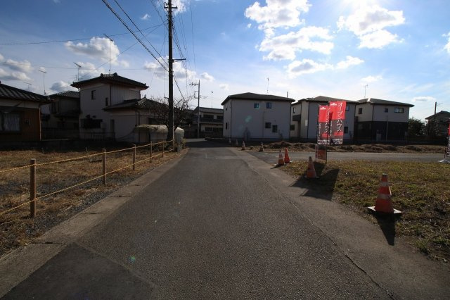 筑西市下川島の前面道路含む現地写真|東側道路（2021年11月撮影）