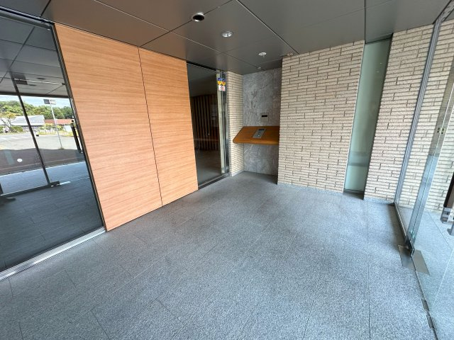 弥生が丘ハウシーズのエントランス