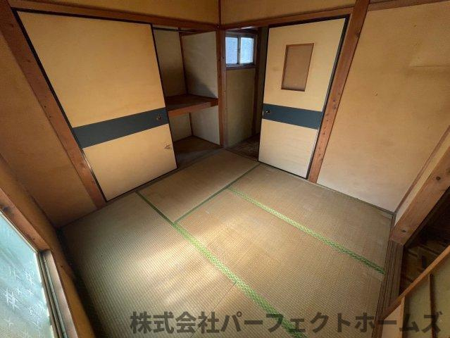 星丘2丁目戸建の和室|柔らかい畳が心地よい和室