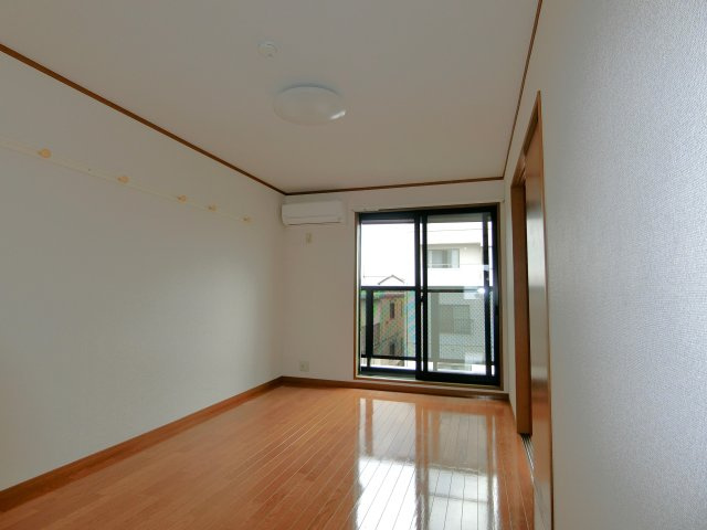 ミレーニアの洋室