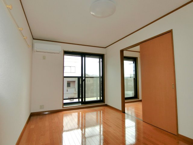 ミレーニアの洋室