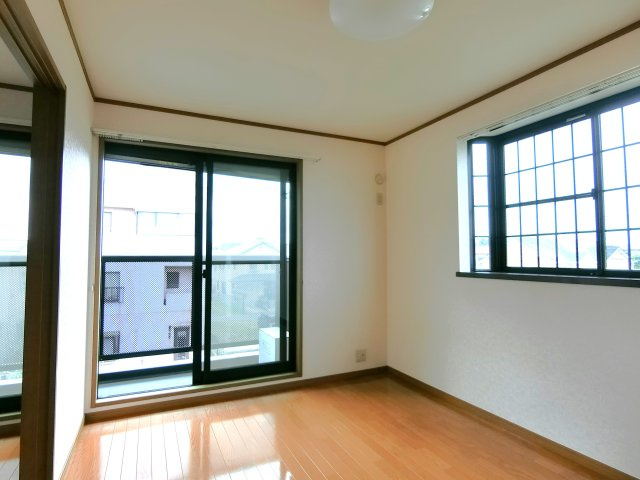 ミレーニアの洋室