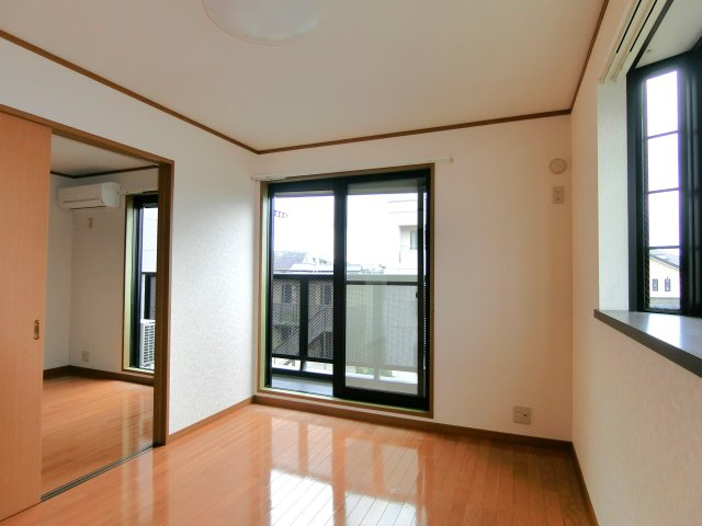 ミレーニアの洋室