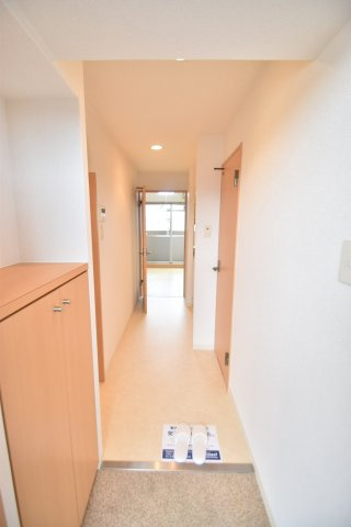 大阪市旭区高殿７丁目の賃貸マンションの玄関