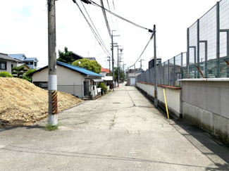 【前面道路含む現地写真】