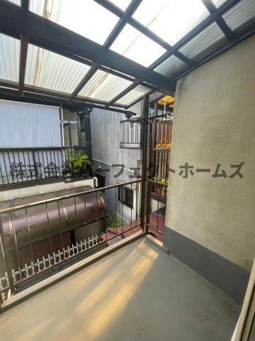 都丘町テラス　賃貸のバルコニー|暖かな日差しのふりそそぐバルコニー