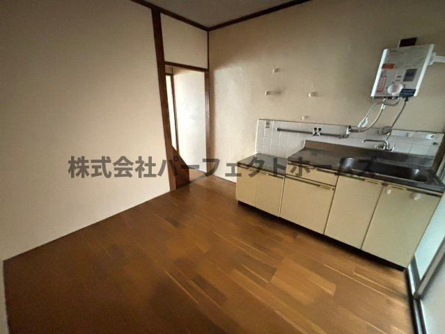 都丘町テラス　賃貸の居間・リビング|こちらの居間で趣味の時間をお楽しみください