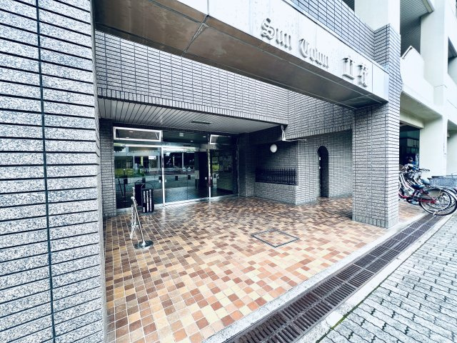 サンタウン立花2号棟のエントランス