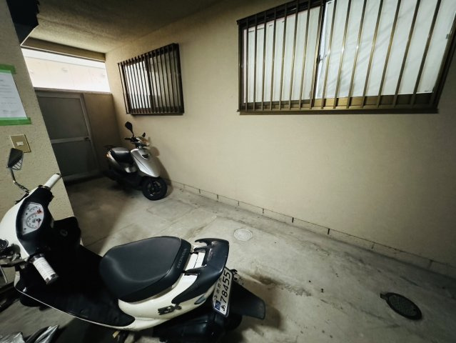 神殿マンション3号棟の駐車場