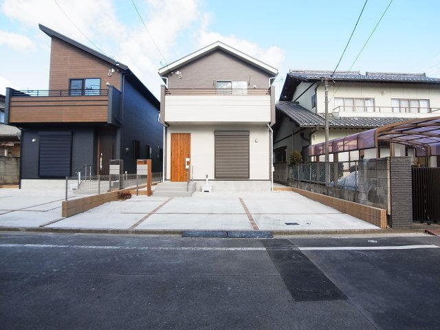 新築　前橋市大利根町2丁目　Bloomin　Garden　2号棟の駐車場|現地写真　 駐車スペース広々！建物南側に並列で2台置けます♪
