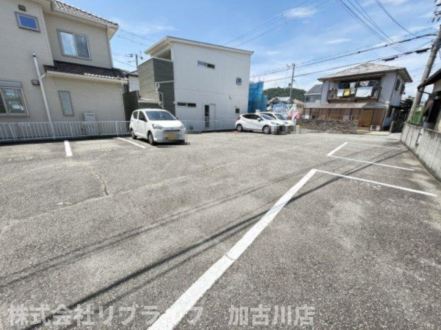 ドミール中島Aの駐車場