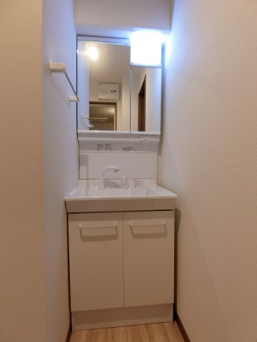 久留米市東町の賃貸マンションの洗面所|忙しい朝には欠かせない洗面所です※別号室のお写真になります。