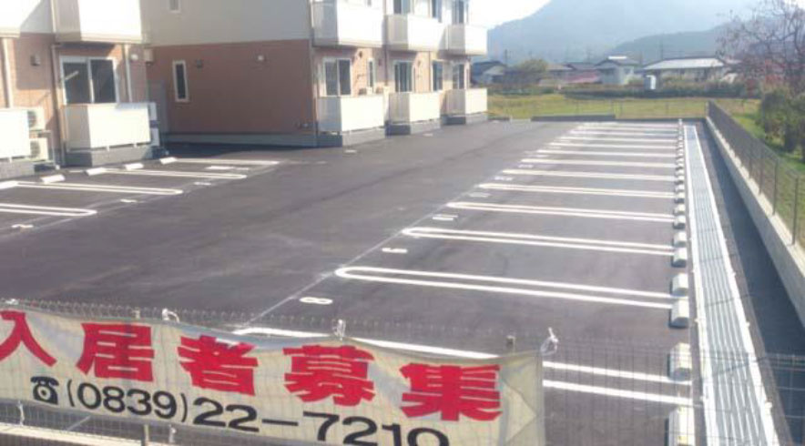 ストロベリーハウス駐車場