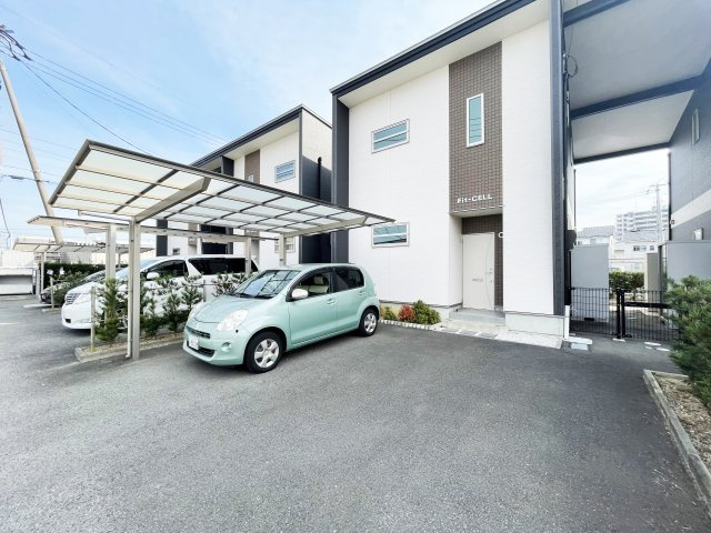フィットセル鈴の宮の駐車場