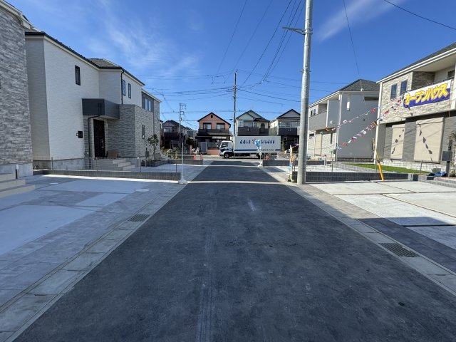 松戸市古ケ崎４丁目新築戸建【古ヶ崎小学校：4分】の前面道路含む現地写真|中央開発道路