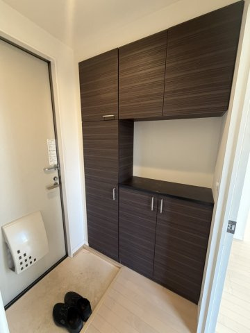 メゾンルチアの玄関