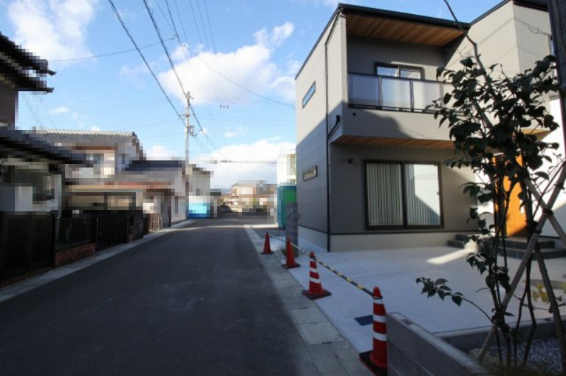 朝倉本町　新築戸建　2号地の前面道路含む現地写真