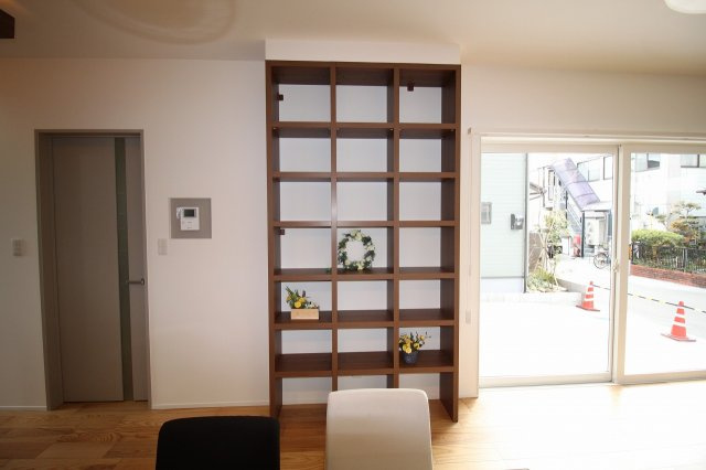 朝倉本町　新築戸建　2号地の居間・リビング|収納