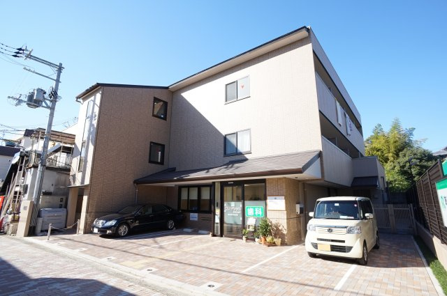 清荒神駅前ビルの外観