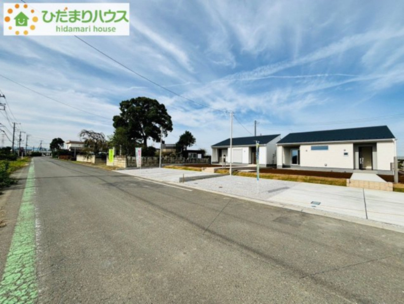 川島町平沼　新築戸建　リーブルガーデン05の前面道路含む現地写真