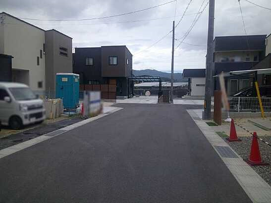 【前面道路含む現地写真】