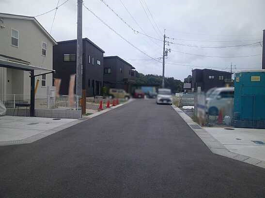 【前面道路含む現地写真】