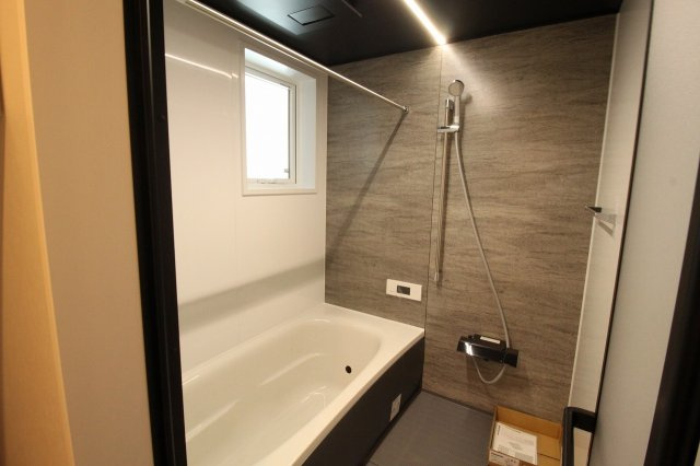 小津町　新築戸建　４号棟　【内覧可能】の浴室