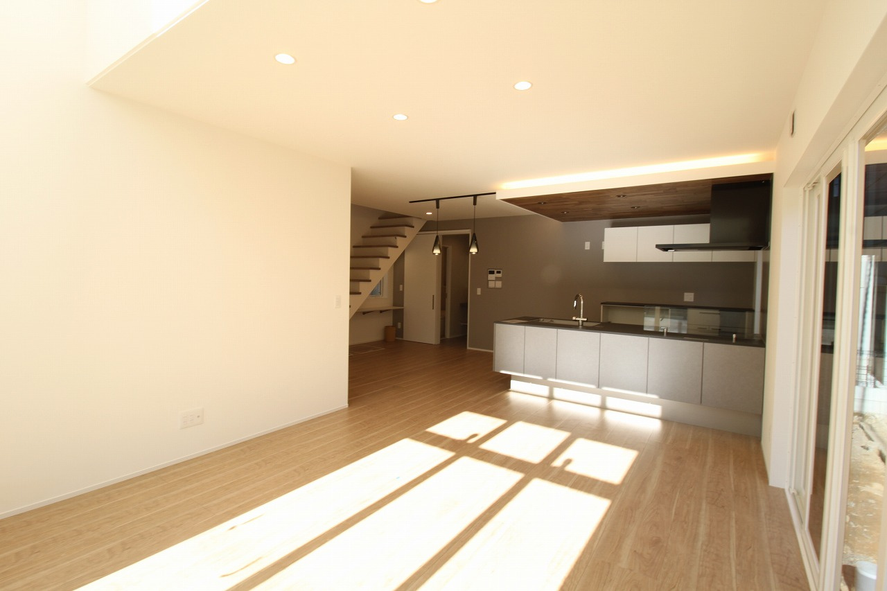 小津町　新築戸建　４号棟　【内覧可能】の居間・リビング|ＬＤＫ　20.83帖