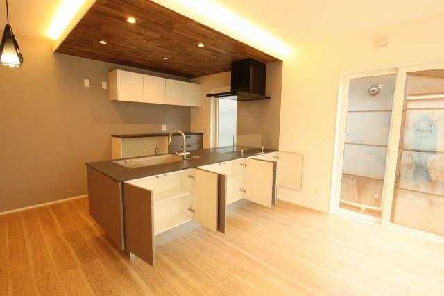 小津町　新築戸建　４号棟　【内覧可能】のキッチン