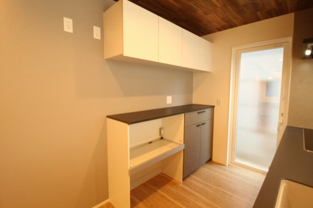 小津町　新築戸建　４号棟　【内覧可能】の収納|カップボード