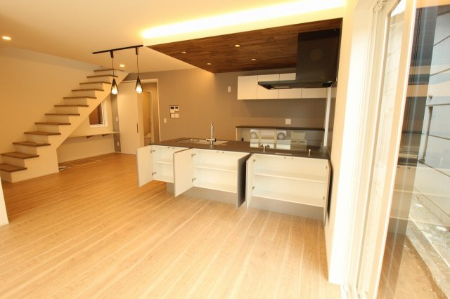 小津町　新築戸建　４号棟　【内覧可能】の居間・リビング|ＬＤＫ　20.8帖