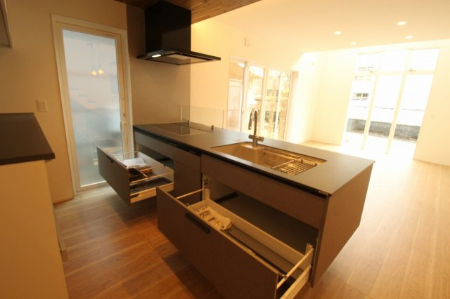 小津町　新築戸建　４号棟　【内覧可能】のキッチン