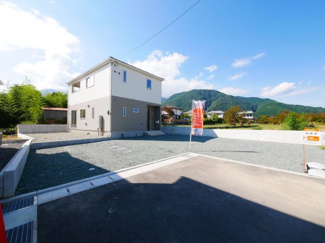 【外観】 | アルプス市有野 新築 全2棟2号棟　広々敷地75坪　建物完成済み