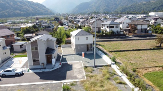 【外観】 | 分譲地の一番奥の為、車の往来はお客様達だけです。