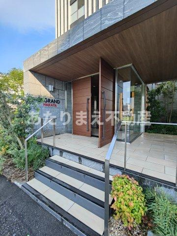 エルグランド博多のエントランス