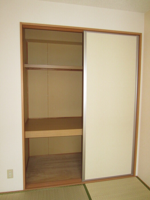 ジェネス カミムラの収納|102 収納