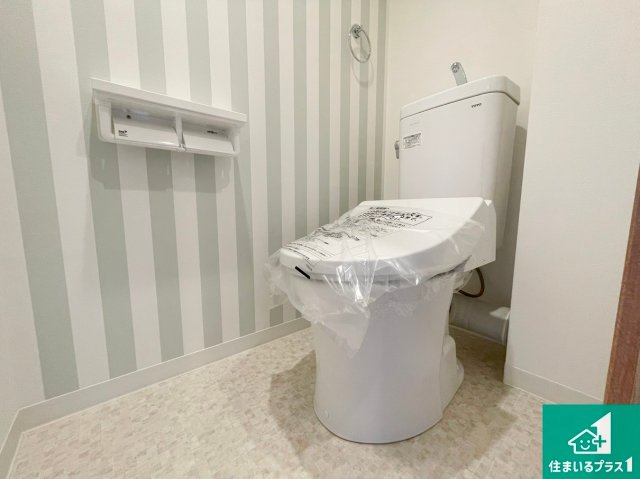 レスタージュ鳳のトイレ|冬場は暖かシートヒーターも装備！
表面コートでキレイ長持ち！省エネ節水仕様の温水洗浄トイレ！