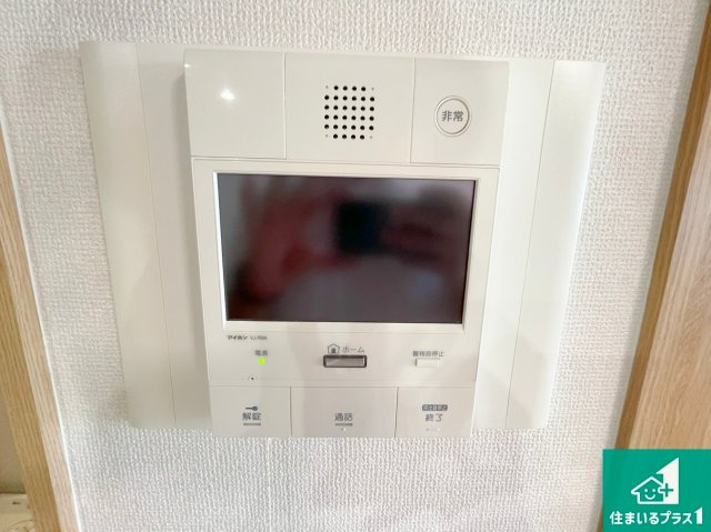 レスタージュ鳳の防犯設備|カラーモニターインターホン！声だけでなく来訪者の姿や顔がモニターで確認できるので、小さなお子様がいらっしゃるご家庭でも安心できます！