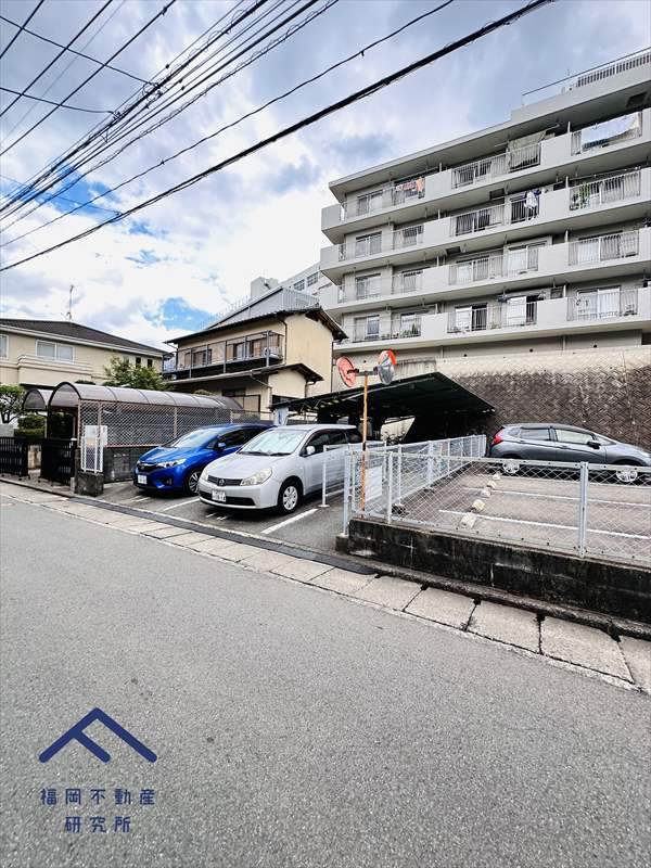 KBCマンションユーハイム大橋3の駐車場