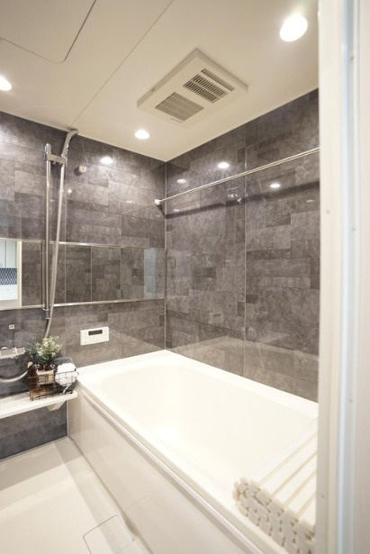 日商岩井芦屋翠ヶ丘マンションの浴室