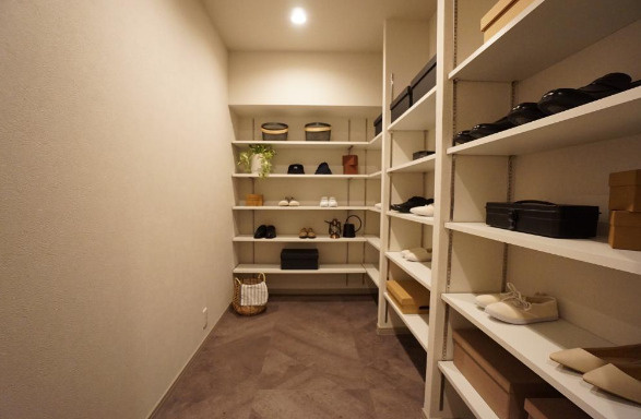 日商岩井芦屋翠ヶ丘マンションのバルコニー|広いバルコニーと庭付き住戸